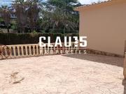 Casa esquinera junto a la playa en venta en Lloret de Mar