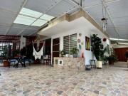 Casa esquinera remodelada de dos pisos en venta Santa...