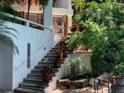 Casa estilo Barragán en privada con seguridad, jardín y...