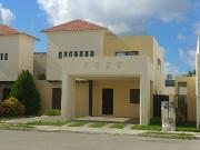 casa estilo californiano de 3 recámaras en la privada...