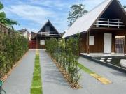 Casa estilo chalé em condomínio fechado Caraguatatuba