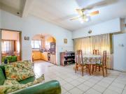 Casa estilo chalet con amplio lote en Hurlingham