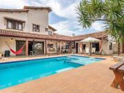 Casa estilo colonial c/ 5 suítes na SHIN QL 11!