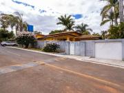 Casa Estilo Colonial com Vista para o Lago – 400m², 2...