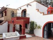 Casa Estilo Colonial con Amplio Jardín en Venta en San...