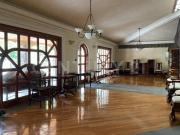 CASA ESTILO COLONIAL CON DECORACION VINTAGE, CIPRES DE...