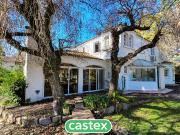 Casa estilo colonial en venta en Mapuche