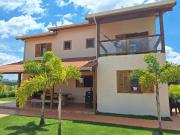 CASA ESTILO COLONIAL NO COND. PORTO LARANJEIRAS