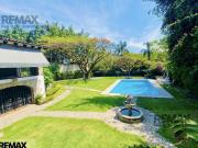 Casa estilo Cuernavaca en venta, ubicada en Lomas de...