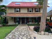Casa estilo europea con vista al campo de golf