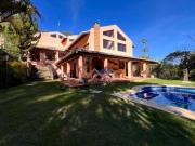 CASA ESTILO FARMHOUSE A VENDA NO CONDOMÍNIO SERRA DOS...