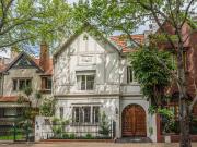 CASA ESTILO INGLES VENTA 5 AMBIENTES PATIO COCHERA...