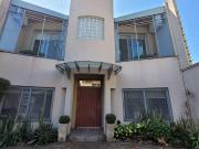 CASA ESTILO MODERNO, 6 AMBIENTES, BERNAL ESTE CASA ESTILO MODERNO, 6 AMBIENTES, BERNAL ESTE