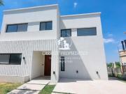 Casa Estilo Moderno de 5 ambientes. Barrio Privado San...