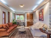 Casa estilo sobrado com 4 dormitórios, 4 vagas em...