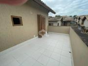 Casa estilo sobrado, em condomínio fechado, com 3...