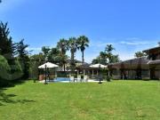 Casa estilo toscana no condomínio Jardim Acapulco,...