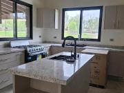 Casa estilo Toscano 2 niveles, frente a Ventanas Club de...