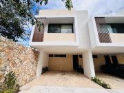 CASA ESTILO TOWNHOUSE EN TEMOZON NORTE