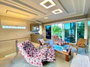 CASA ESTILO TRIPLEX DE ALTO PADRÃO EM COND. FECHADO NA...