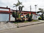 Casa Excelente c/ 4 Dormitórios e Piscina Aceita Permuta...