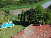 Casa exclusiva con bajada al río en Country Ubajay