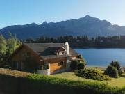 CASA EXCLUSIVA CON COSTA SOBRE LAGO MORENO