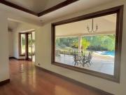 Casa Exclusiva con Piscina y Amplio Terreno en Cumbayá