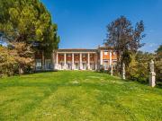 Casa exclusiva de estilo Neoclásico en urbanización de lujo