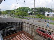 CASA EXTERNA EN VENTA LA MERCED FRENTE A AVENIDA 270M2