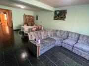 Casa familiar amplia con luz natural