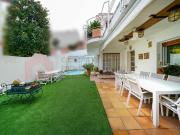 Casa familiar con jardín, piscina y espacios amplios...