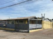 Casa familiar con patio, bodega y estacionamiento, Los...