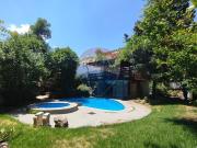 Casa familiar con piscina y gran potencial