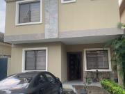 Casa familiar de 2 pisos en Ceibos Norte con doble...