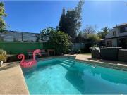 Casa familiar remodelada con patio y piscina