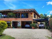 CASA FINCA EN EL CARMEN VIA RONEGRO A LA CEJA 3.750 MTS...