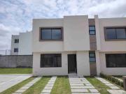 Casa en fraccionamiento cercano a la Crespa Town...