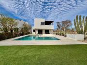 CASA FRENTE A CAMPO DE GOLF EN COUNTRY CLUB EN VENTA