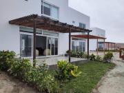 Casa frente a la laguna con piscina privada y acceso a...