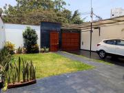 Casa Frente a Parque Los Sauces, Urb. Jacaranda