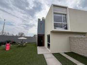 Casa frente a Puerta Rea Residencial Moneet $1.4MDP