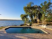 CASA FRENTE AL LAGO COSTA AZUL