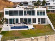 Casa frente al mar con acceso directo al mar en Urb...