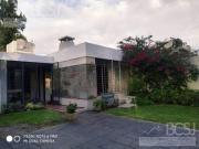 Casa frente al Parque por calle Laprida