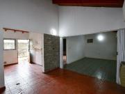 Casa frente c/ jardín, cochera cubierta APTO BANCO