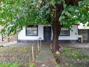 Casa frente c/ jardín, cochera cubierta APTO BANCO