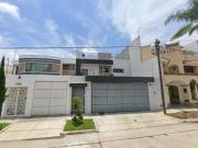 casa frente plaza galerías Guadalajara eucalipto...