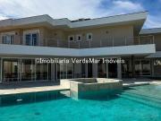 Casa frente praça à venda no Jardim Acapulco em Guarujá