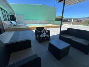 Casa frente rodovia com piscina e suíte